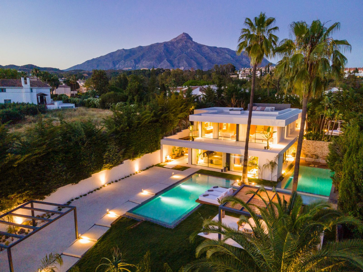 Vrijstaande Villa te koop in Nueva Andalucía R4407388