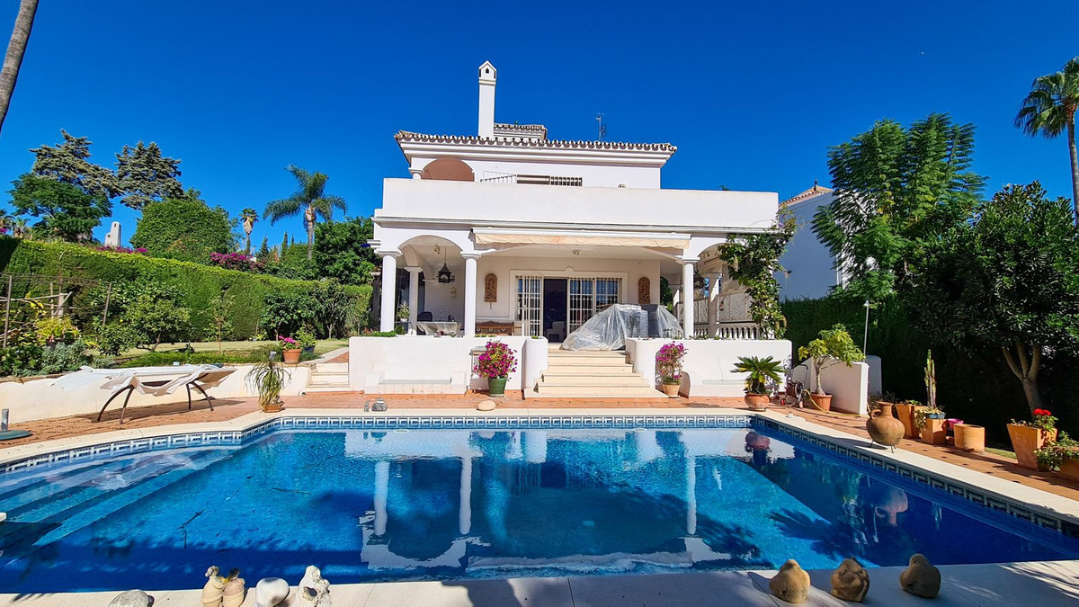 Vrijstaande Villa te koop in Estepona R4505242