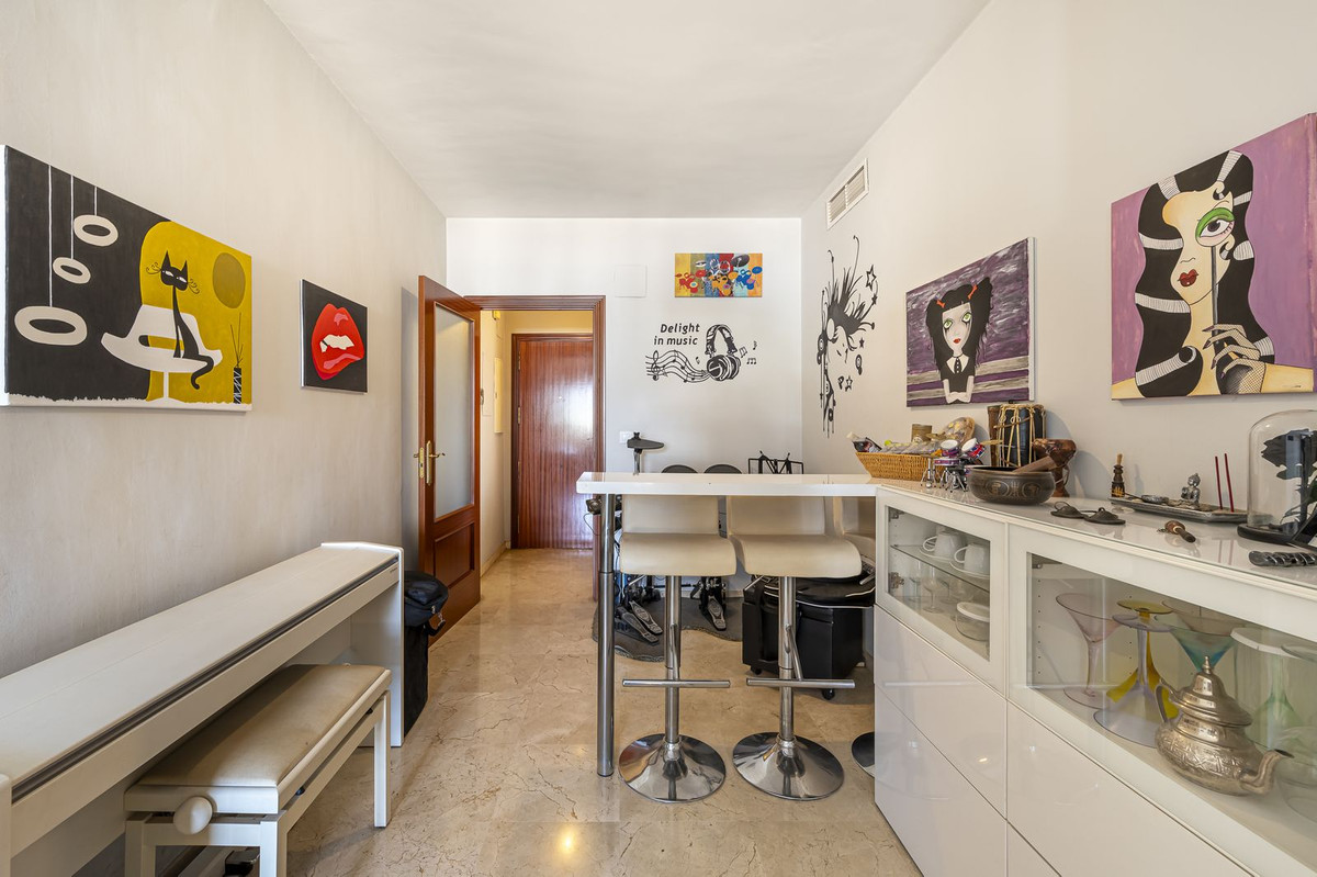 Apartamento con 3 Dormitorios en Venta Estepona