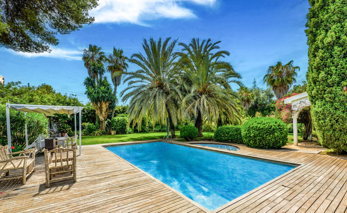 Detached Villa for sale in Marbella R3627926