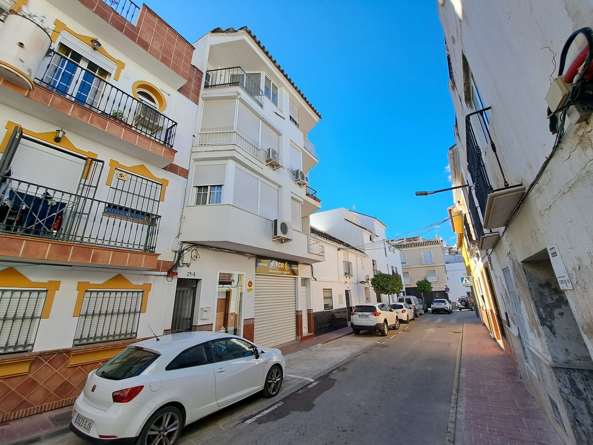 3 Bedroom Middle Floor Apartment For Sale Coín, Costa del Sol - HP4254550