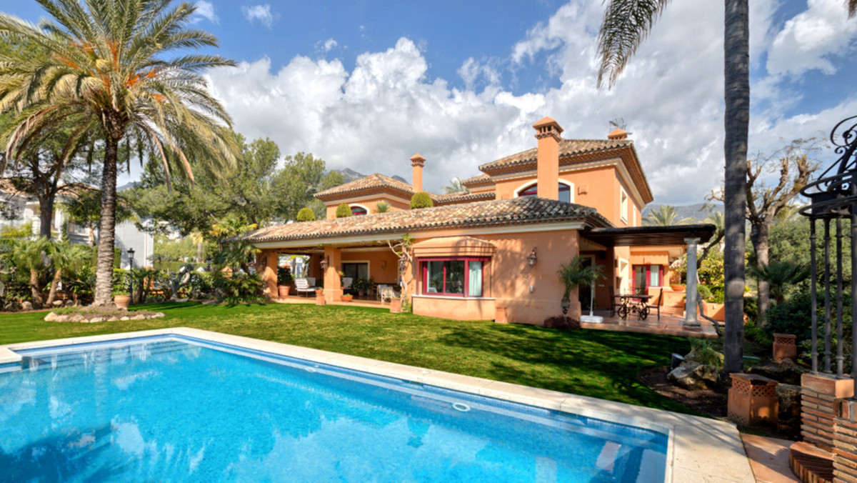						Villa  Detached
																					for rent
																			 in Sierra Blanca
					