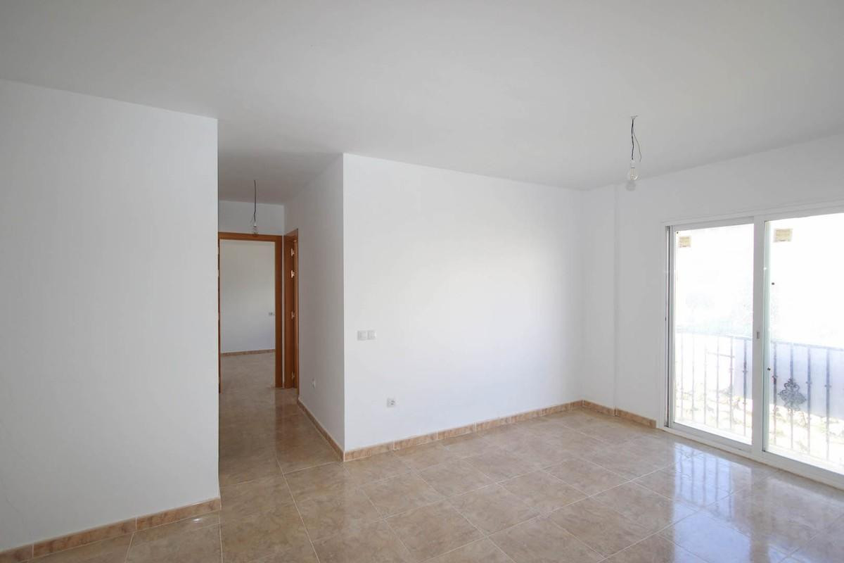Bright and MODERN first floor apartment in Tolox