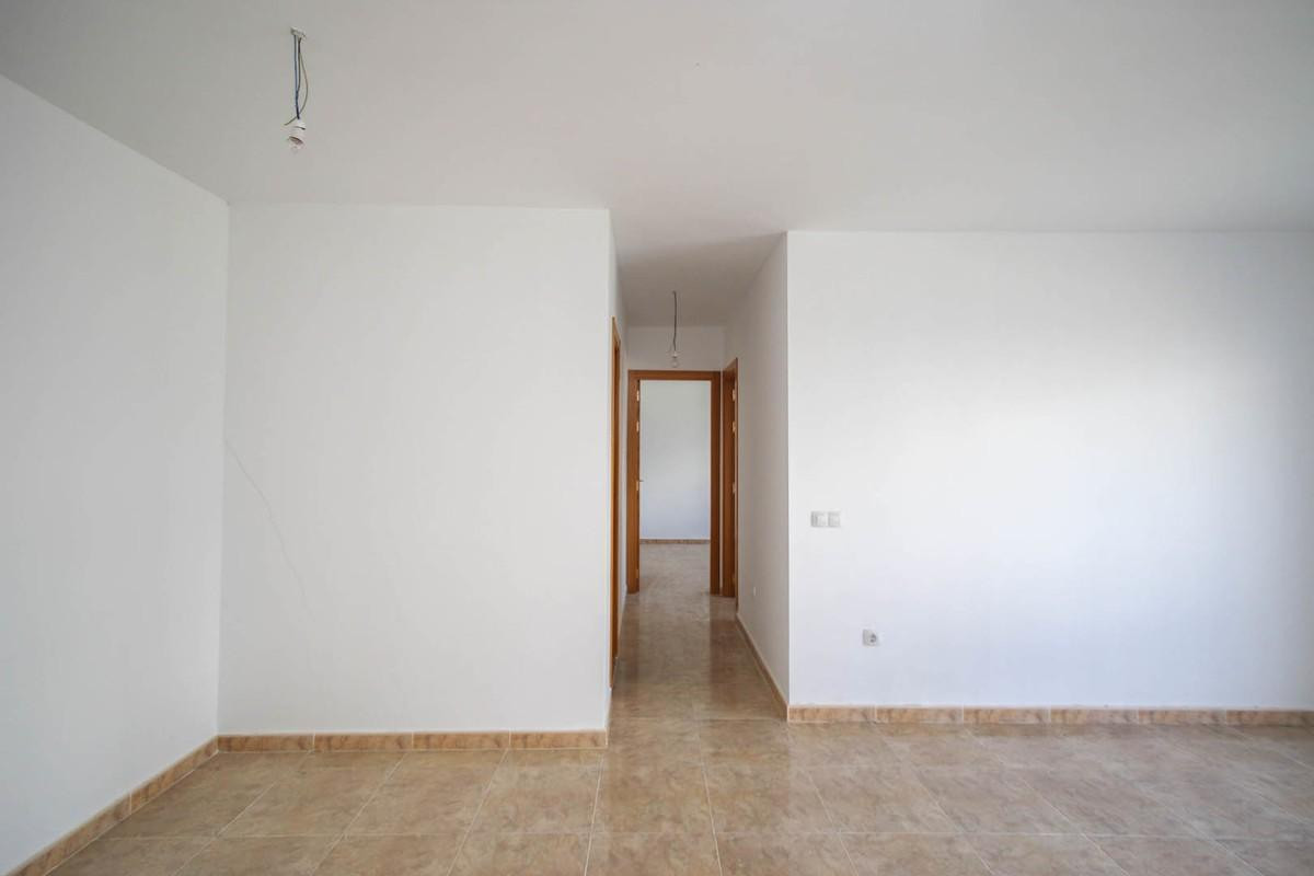 Bright and MODERN first floor apartment in Tolox