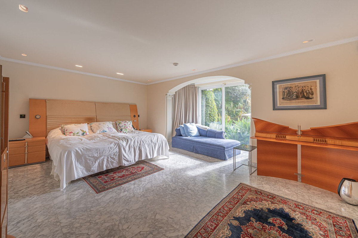 4 bedroom Villa For Sale in Nagüeles, Málaga - thumb 24