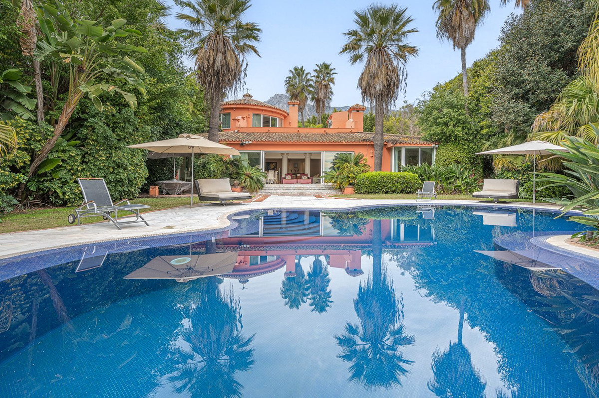 4 bedroom Villa For Sale in The Golden Mile, Málaga - thumb 4