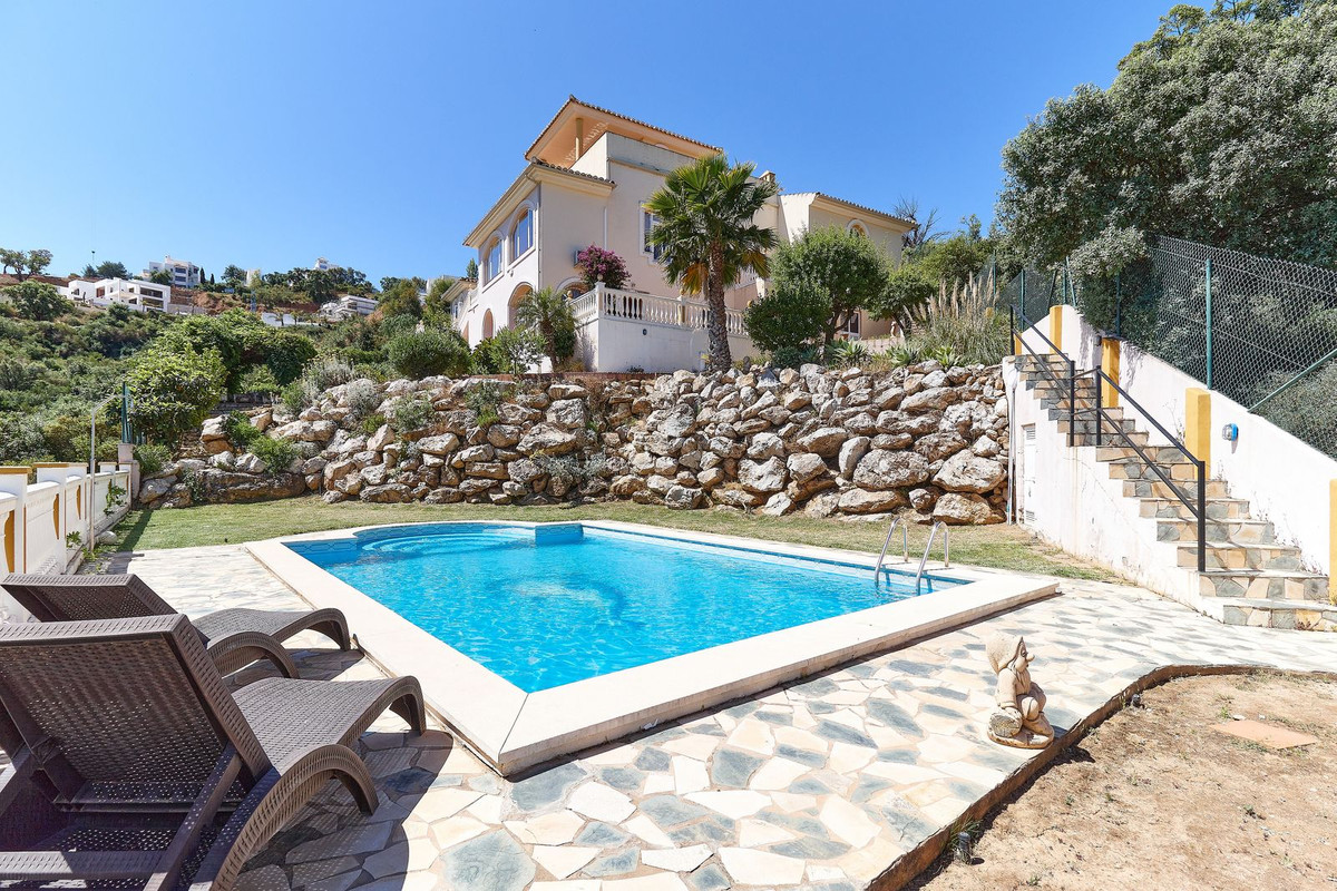 6 Bedroom Detached Villa For Sale La Mairena, Costa del Sol - HP3999574