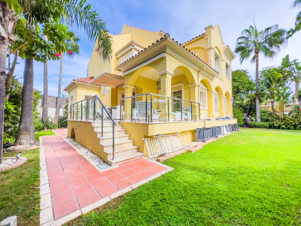 Detached Villa for sale in Puerto Banús R4434955