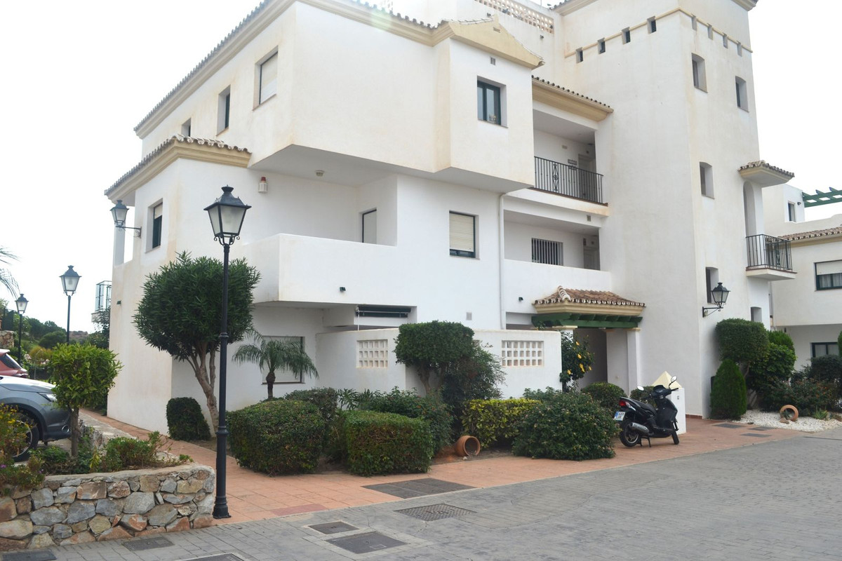 For Sale in Atalaya 1, in Alhaurin Golf, this extended groundfloor apartment.
