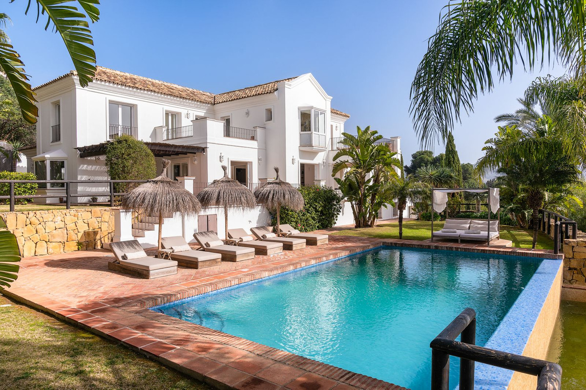 Detached Villa for sale in Altos de los Monteros, Costa del Sol