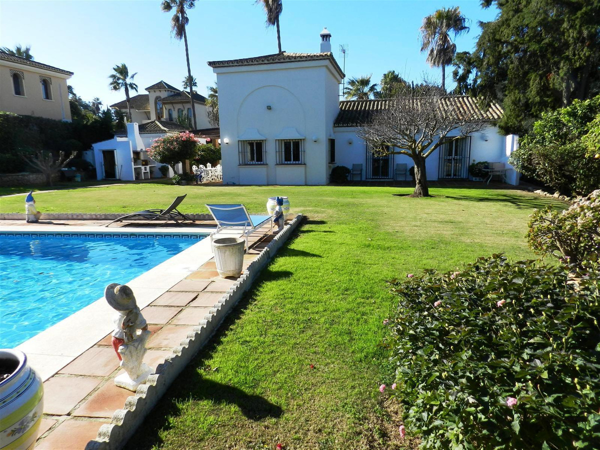 3 Bedroom Detached Villa For Sale Sotogrande, Costa del Sol - HP4031545
