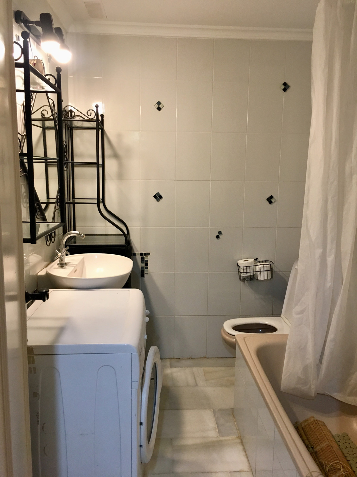 0 Bedrooms - 1 Bathrooms