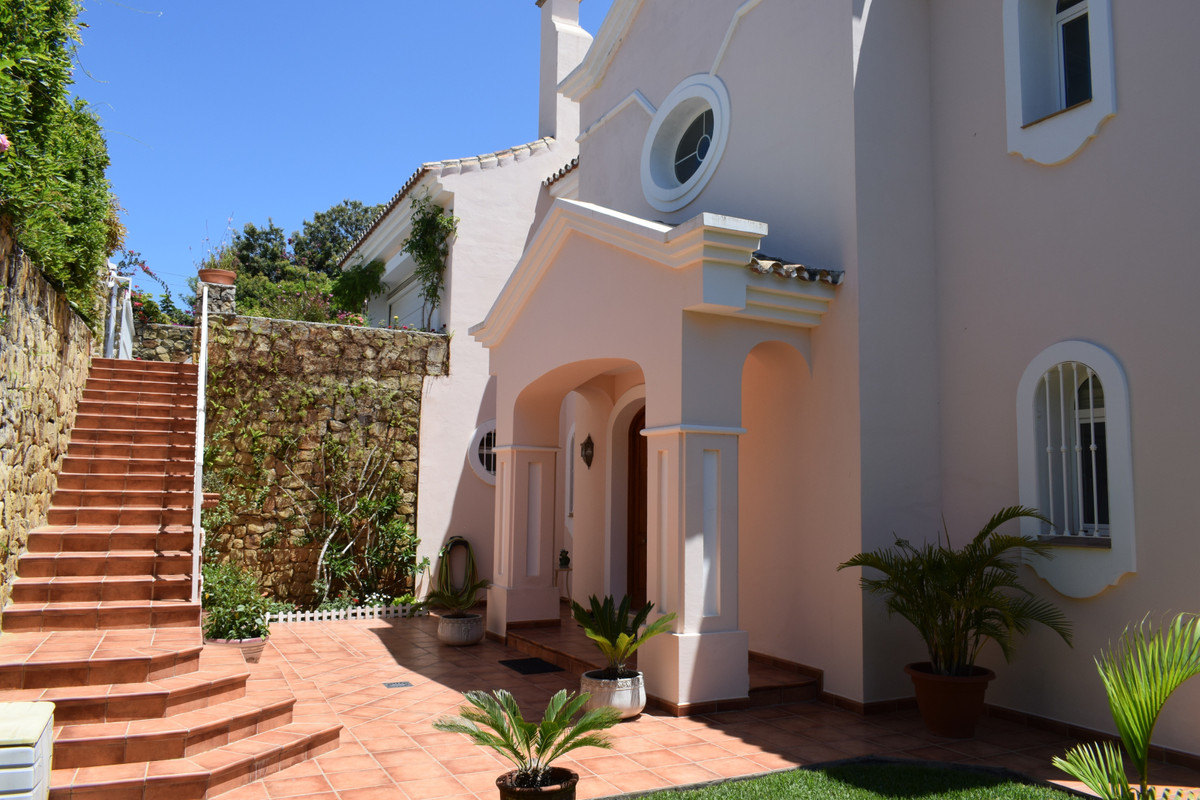 4 bedroom Villa For Sale in Marbella, Málaga - thumb 4