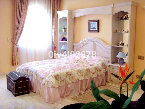 8 bedrooms Villa in Torrequebrada