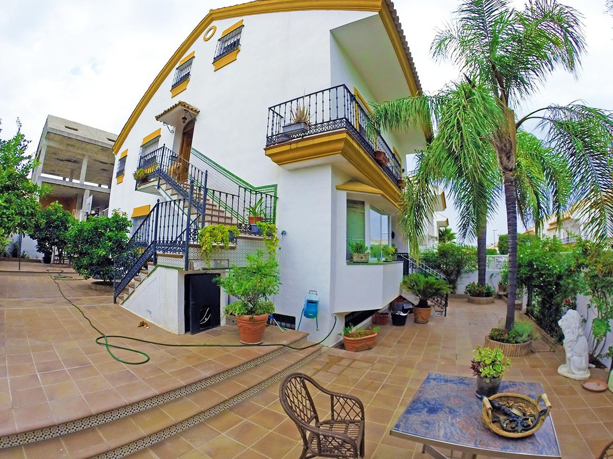 6 bed Townhouse for sale in Guadalmina Alta
