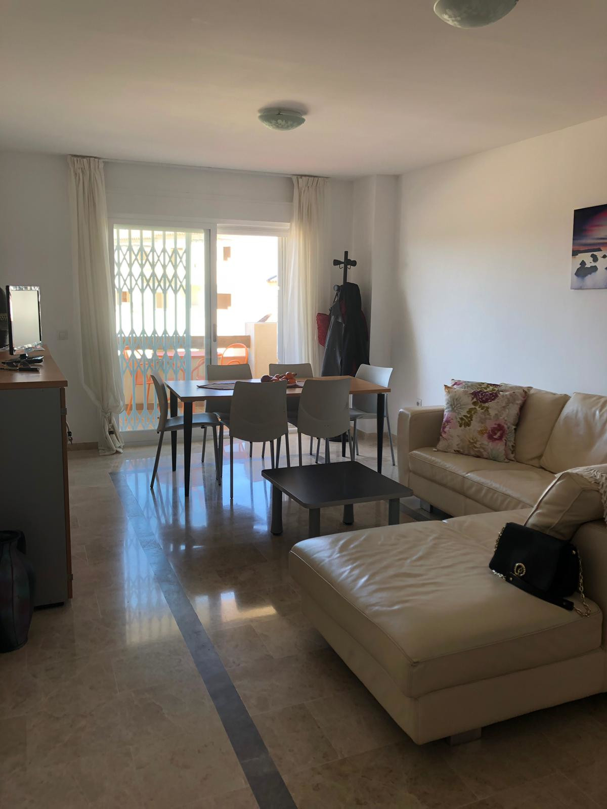 Middle Floor Apartment, Manilva, Costa del Sol.
2 Bedrooms, 1 Bathroom, Built 75 m², Terrace 8 m².

, Spain