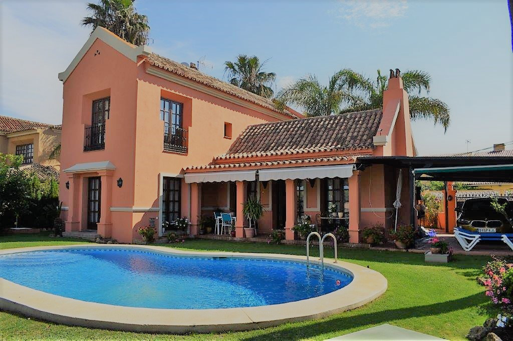3 Bedroom Detached Villa For Sale San Pedro de Alcántara, Costa del Sol - HP3176806