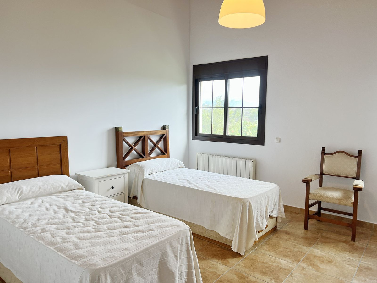 3 bedroom Villa For Sale in Estepona, Málaga - thumb 12
