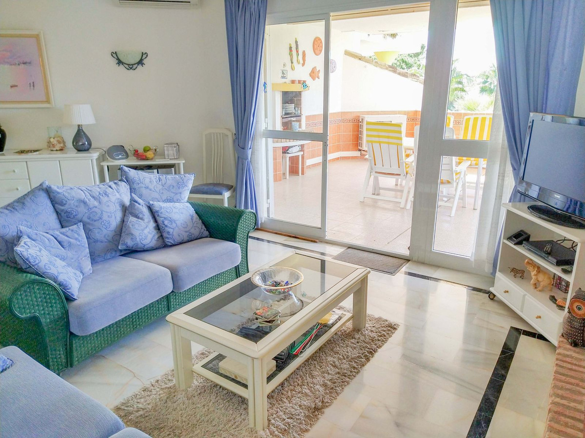 Amazingly presented 3 bedroom 2 bathroom apartment situated in a popular urbanisation in Calahonda. , Spain