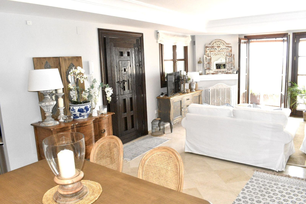 3 bed Property For Sale in Benahavis, Costa del Sol - thumb 4