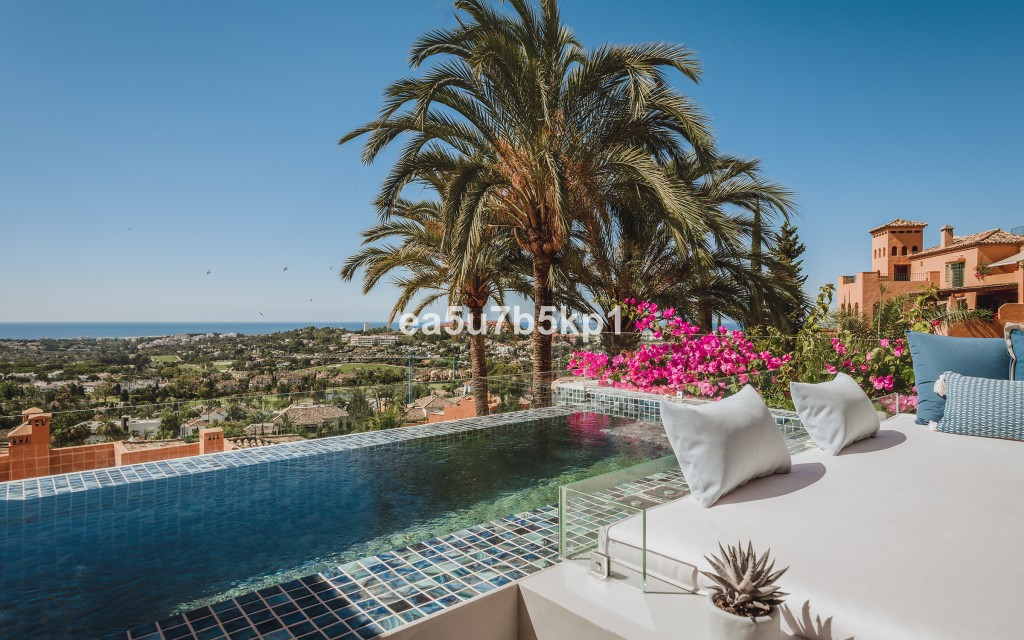 Penthouse for sale in Nueva Andalucía R4101514