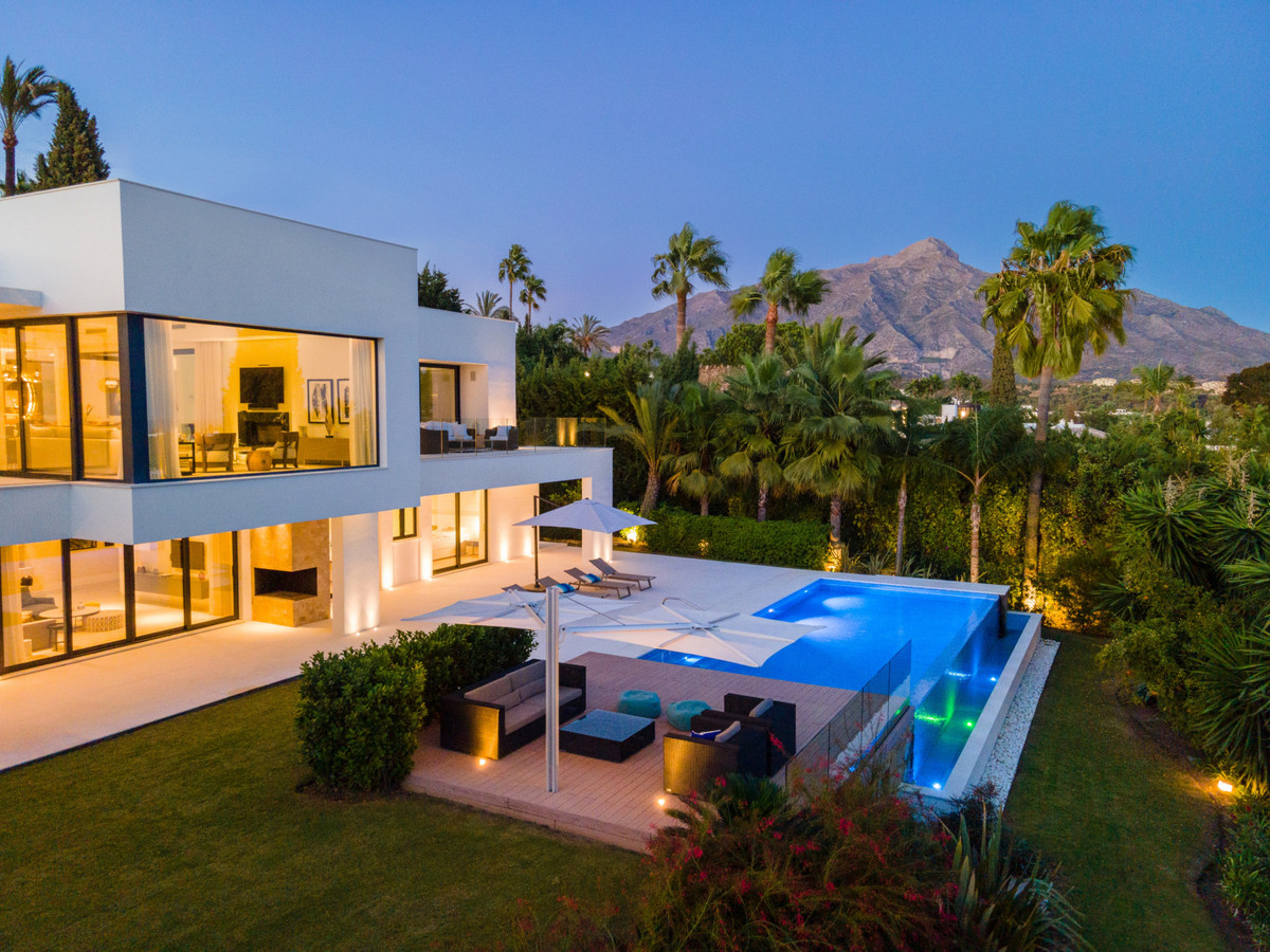 Detached Villa for sale in Nueva Andalucía R4247950