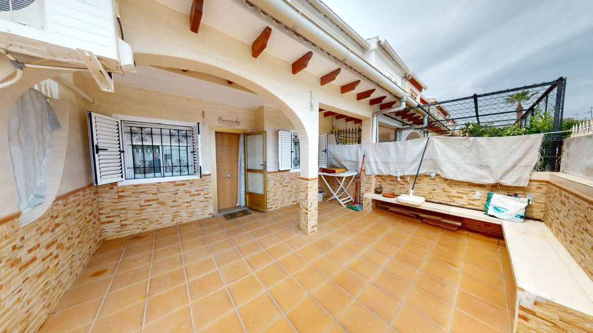 2 bedroom ground floor apartment in Los Alcazares, Murcia.
This house offers a luminous living room,, Spain