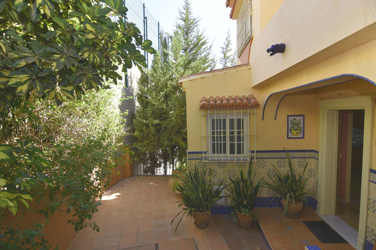 						Villa  Semi Individuelle
													en vente 
																			 à Arroyo de la Miel
					