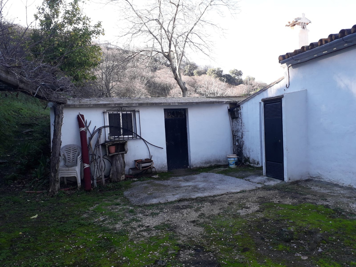 Wonderful rustic property for sale in Jubrique - Valle del Genal - Serranía de Ronda, Malaga.