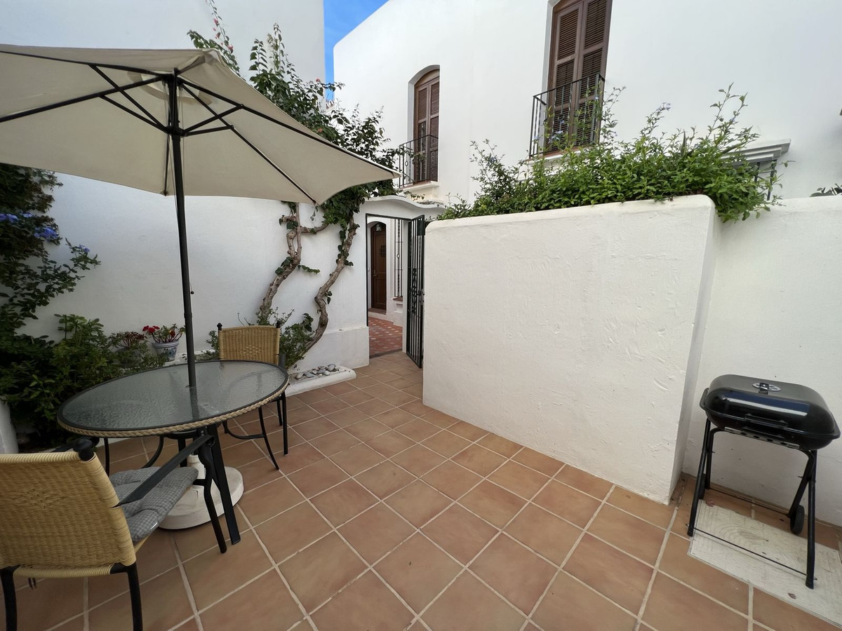 1 bedroom Townhouse For Sale in New Golden Mile, Málaga