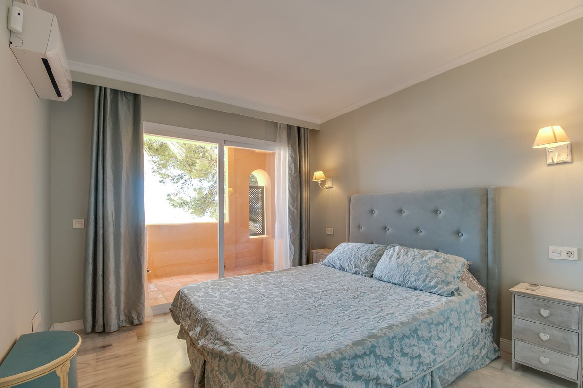 4 bedroom Apartment For Sale in Calahonda, Málaga - thumb 7