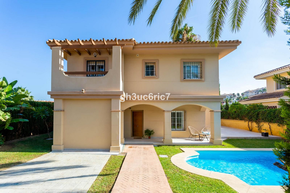 						Villa  Detached
													for sale 
																			 in La Cala Hills
					