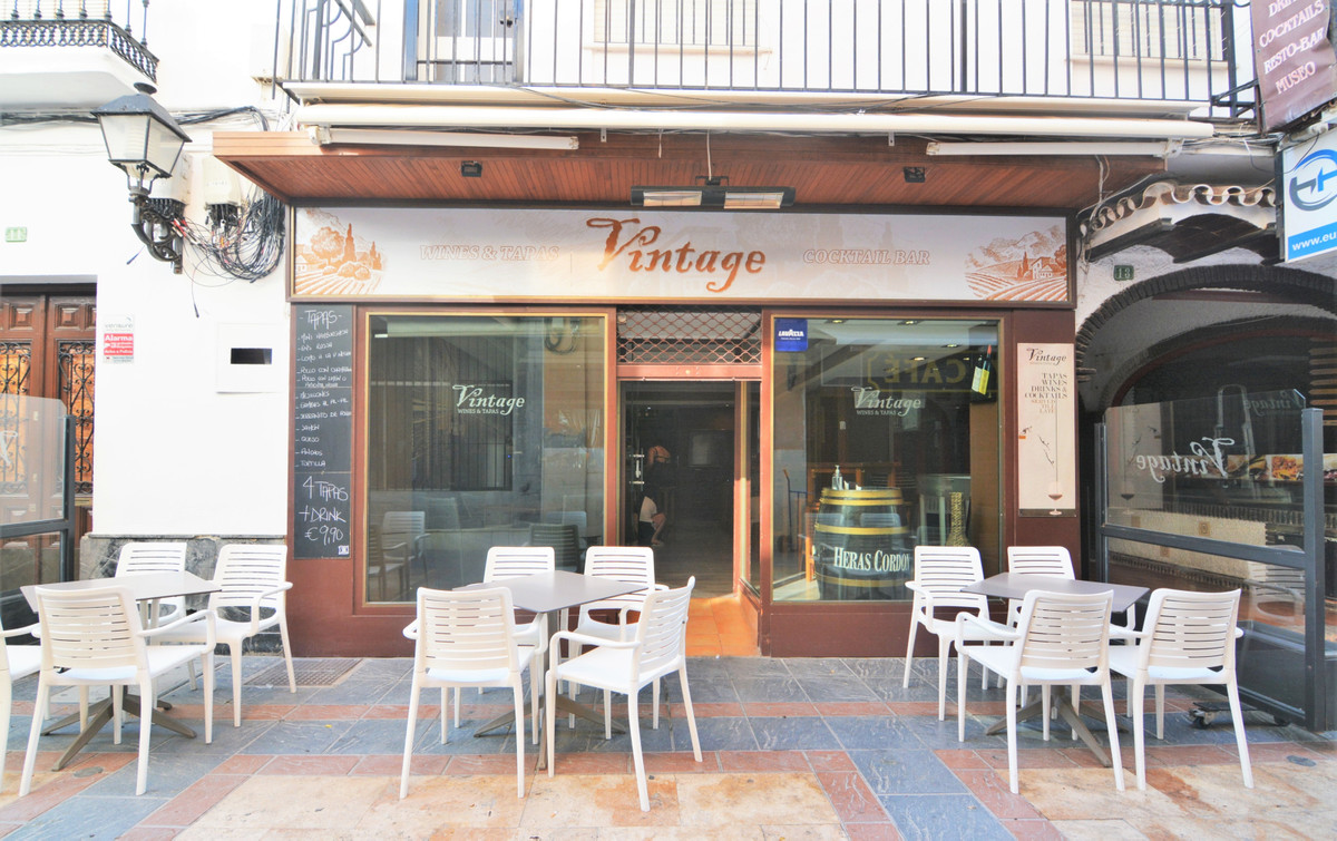 Exclusive, Beautiful working bar, in the unbeatable area of the center of Fuengirola.

Very busy are, Spain