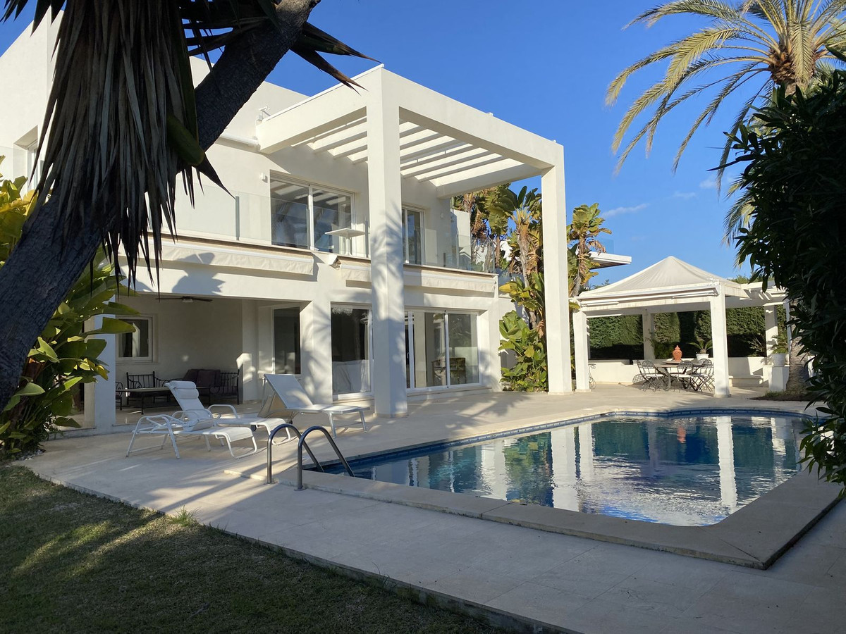 Detached Villa for sale in Guadalmina Baja R4042876