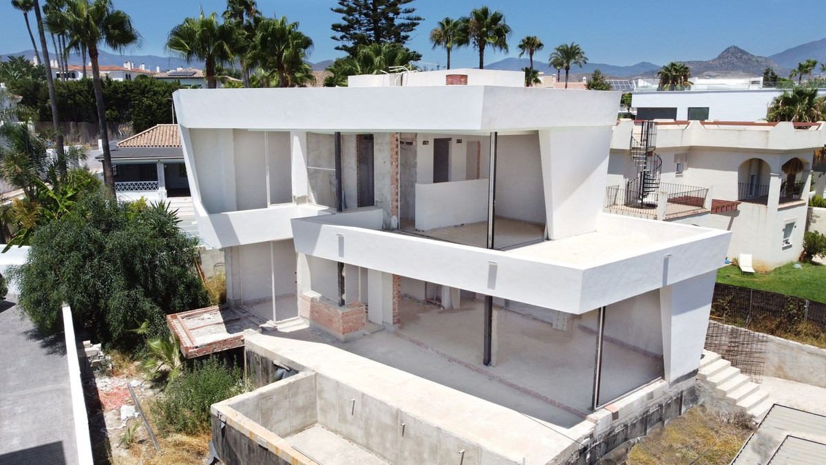 Villa for sale in New Golden Mile, Costa del Sol