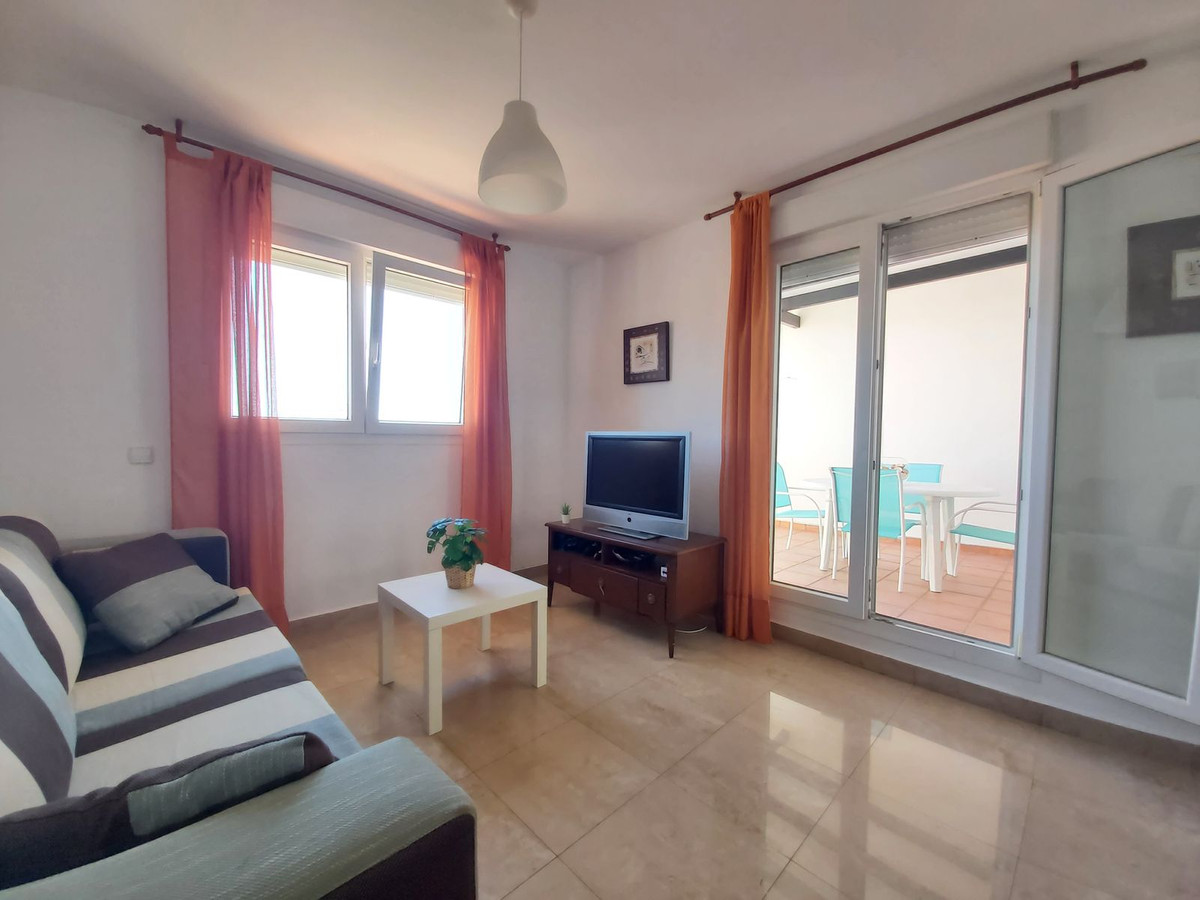 We are pleased tipresents this Penthouse with panoramic sea views.