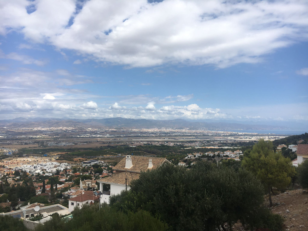 Alhaurín de la Torre, Costa del Sol, Málaga, Espanja - Juoni - Asuin