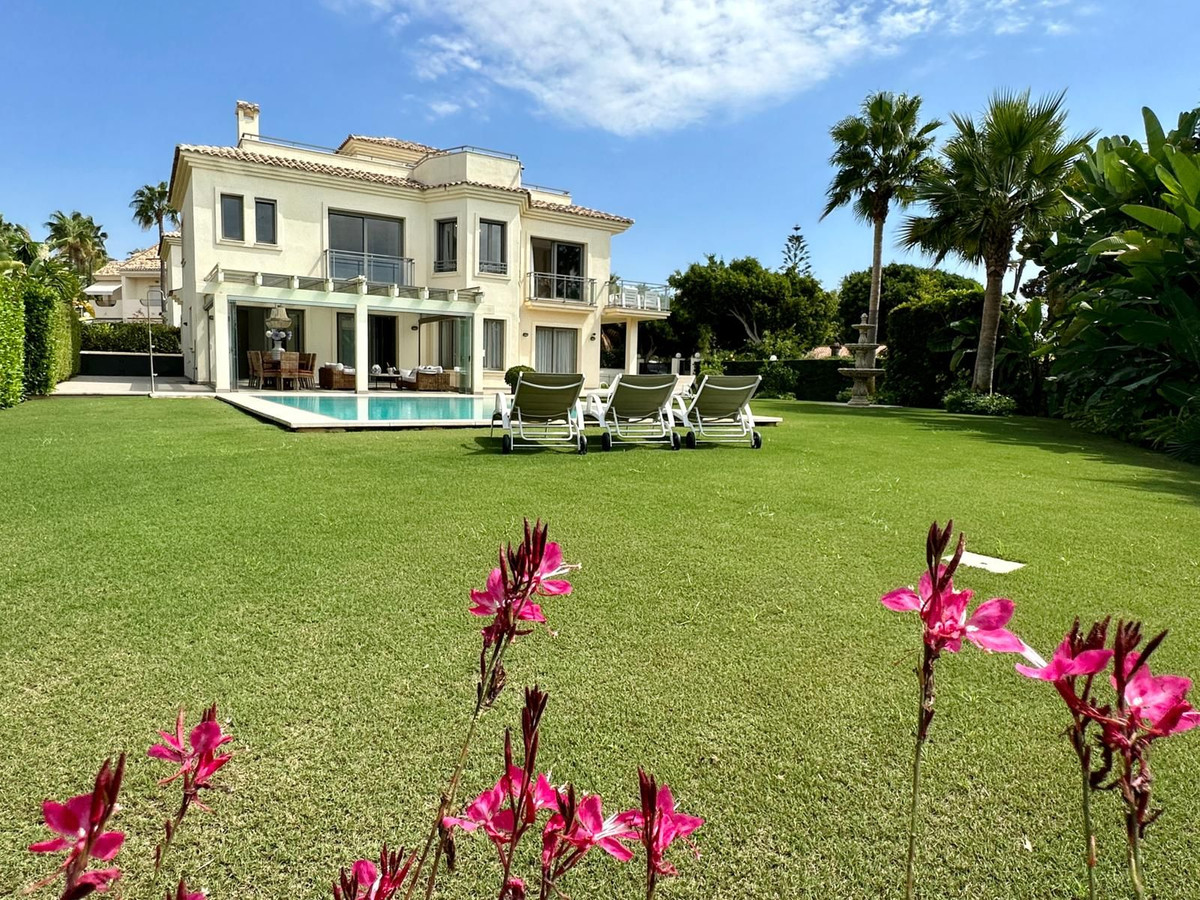 Detached Villa for sale in Marbella R4178146