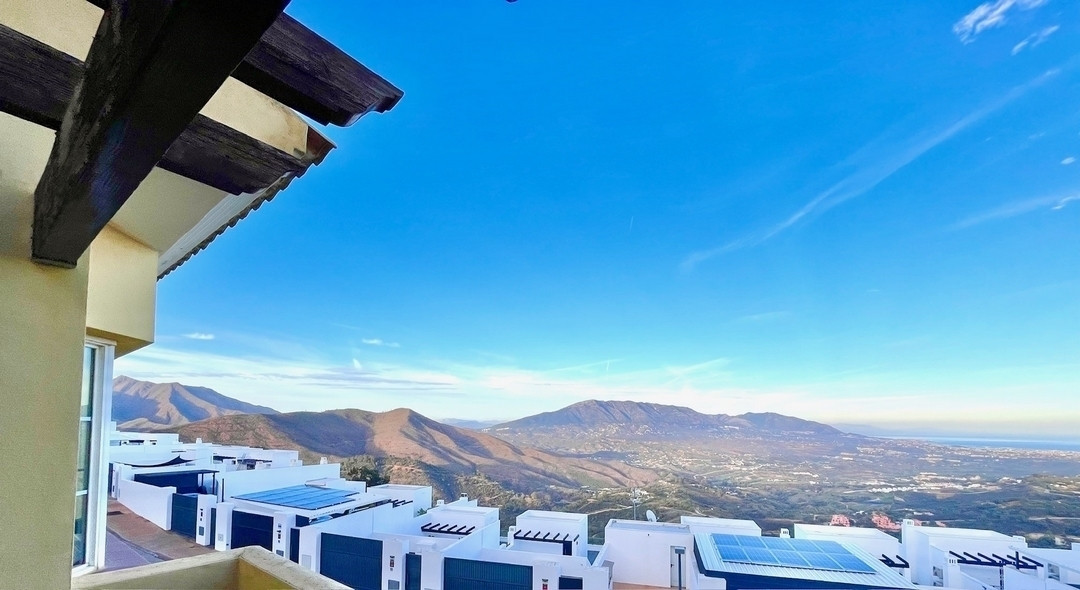 						Townhouse  Terraced
													for sale 
																			 in La Mairena
					