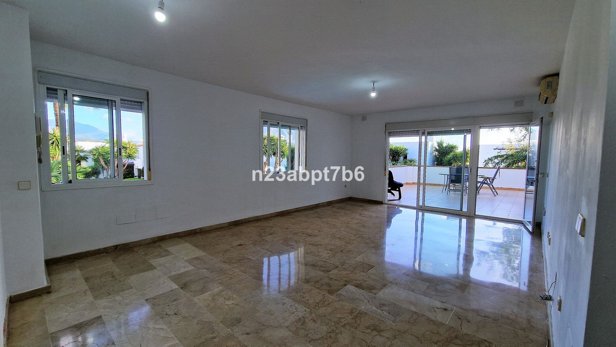 Apartment Middle Floor in Nueva Andalucía, Costa del Sol
