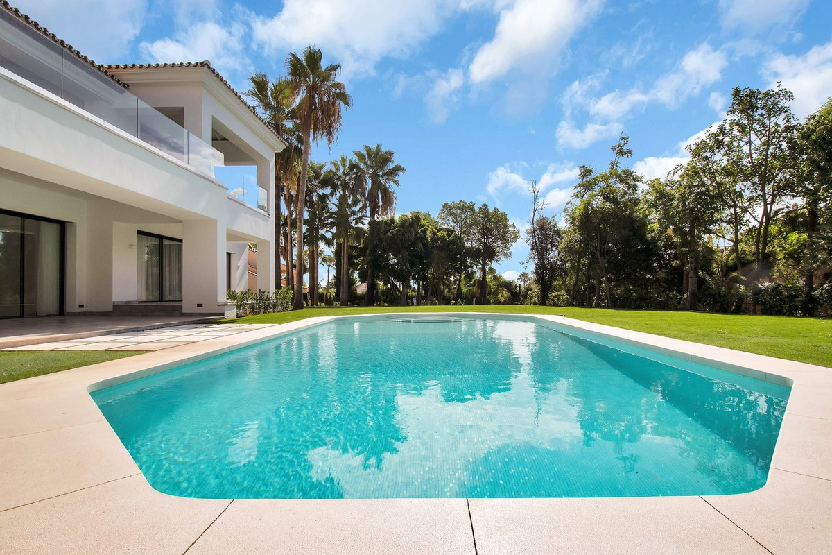Villa in Sierra Blanca, Costa del Sol, Málaga on Costa del Sol Til salg