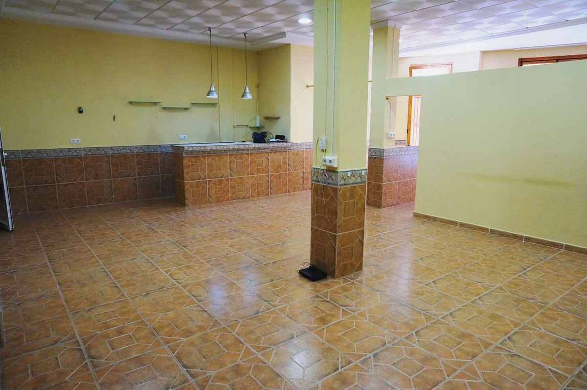Local in La Nucia. Distributed in 107 m2, it consists of a living room, a bar, a bathroom with a sho, Spain
