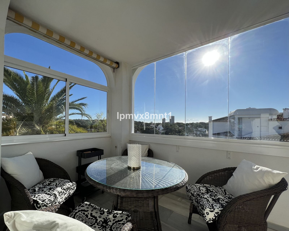 2 Bedroom Middle Floor Apartment For Sale Elviria, Costa del Sol - HP4460110