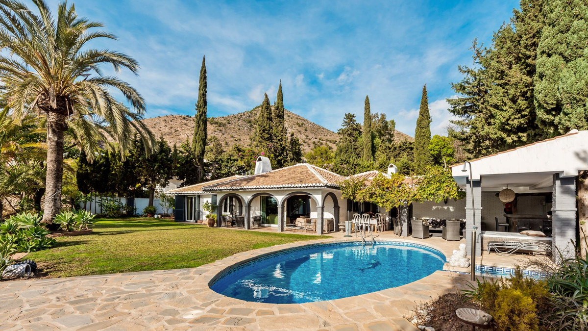 Vrijstaande Villa te koop in La Capellania R4181125