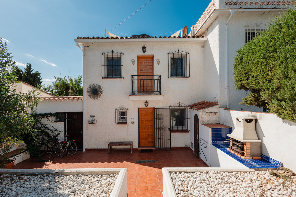 						Villa  Semi Detached
																					for rent
																			 in Costabella
					