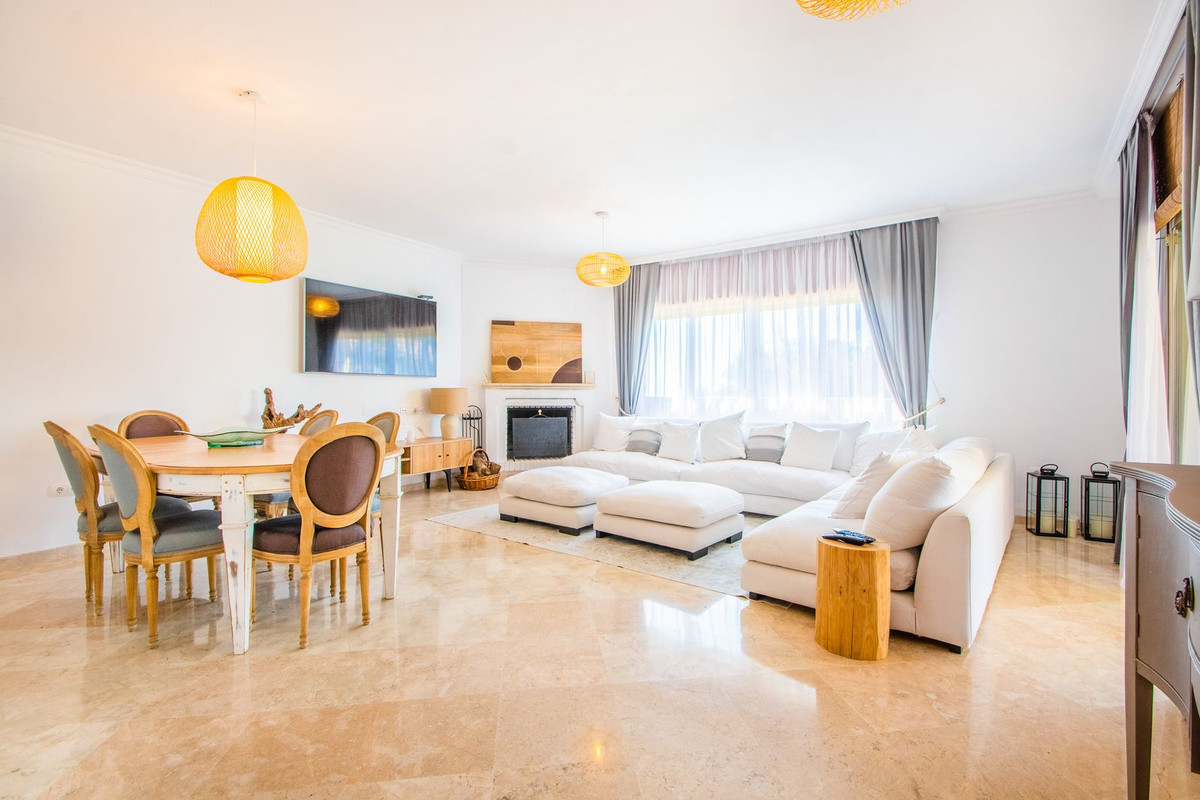 3 Bedroom Middle Floor Apartment For Sale La Mairena, Costa del Sol - HP4305898