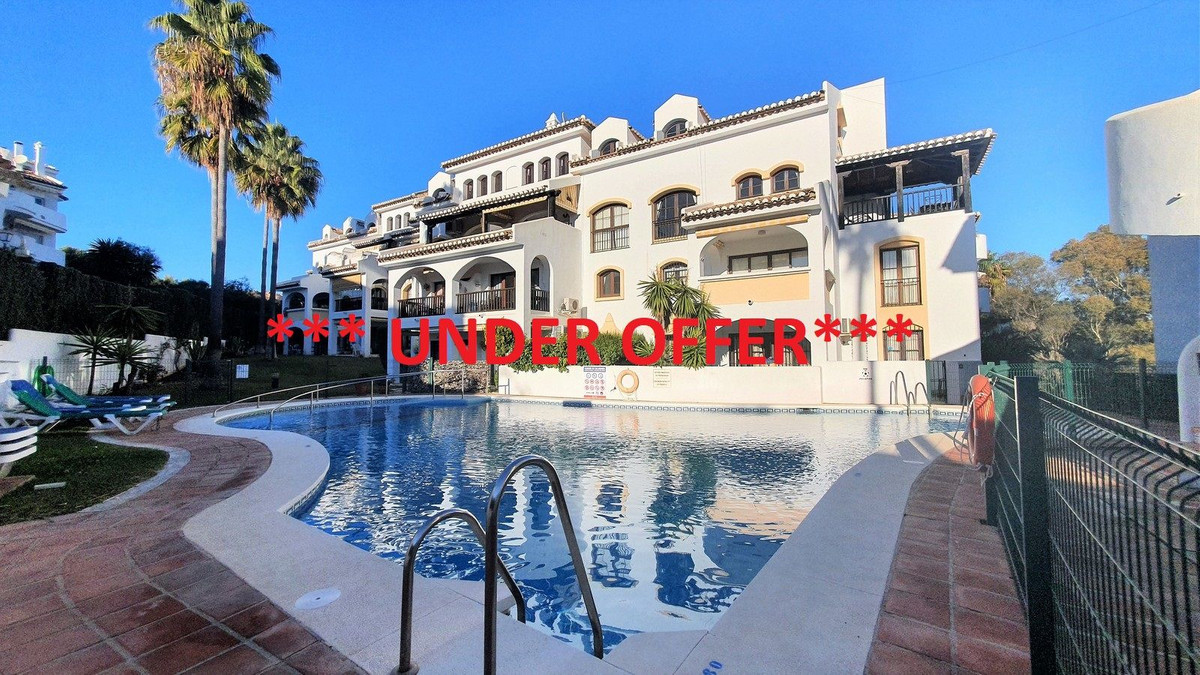 Wonderful bright duplex top floor apartment in Calahonda, 900 meters from all amenities.
On entry le, Spain