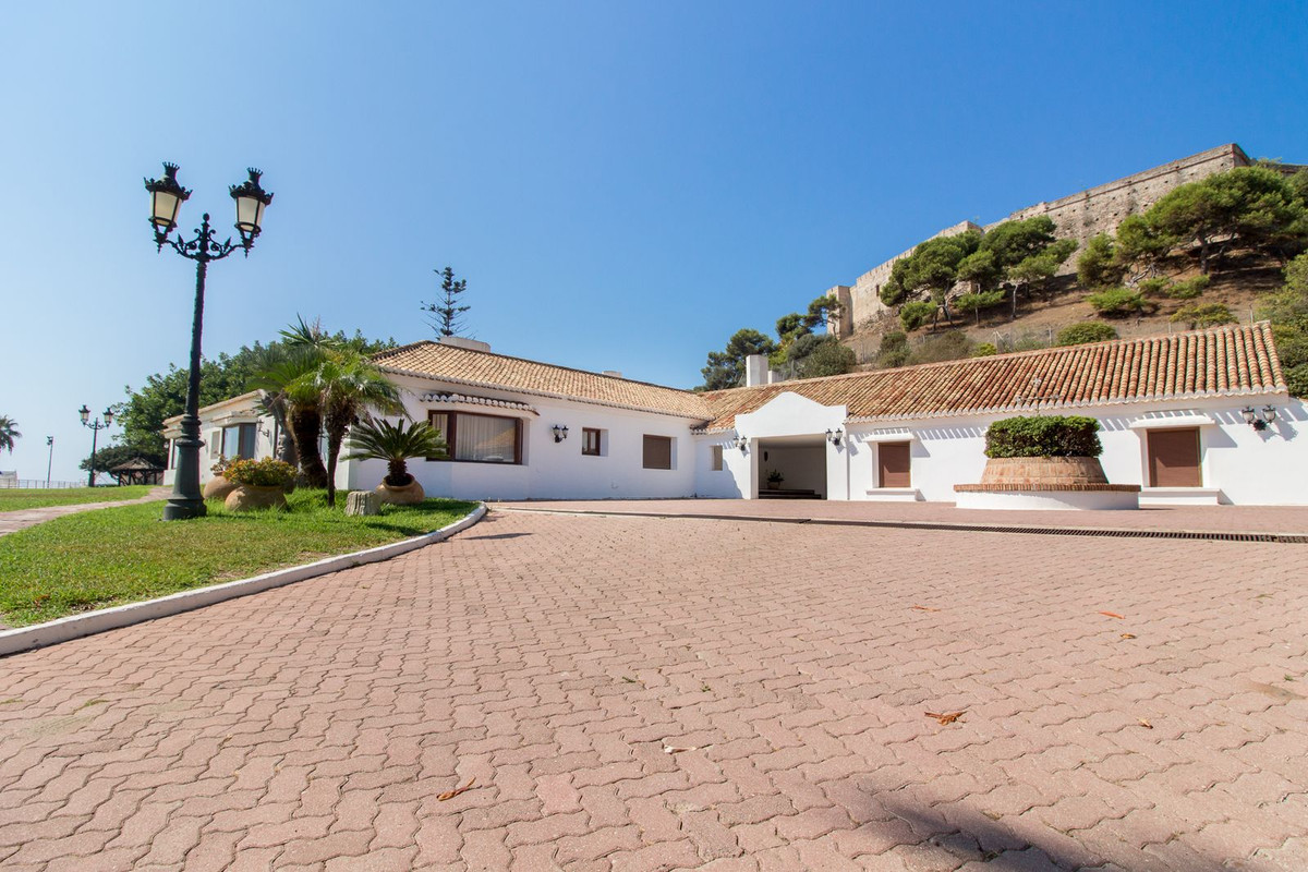 						Villa  Individuelle
																					en location
																			 à Fuengirola
					