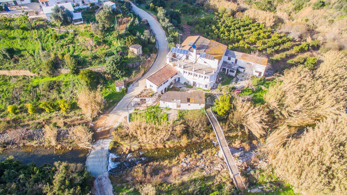 Villa Detached in La Mairena, Costa del Sol
