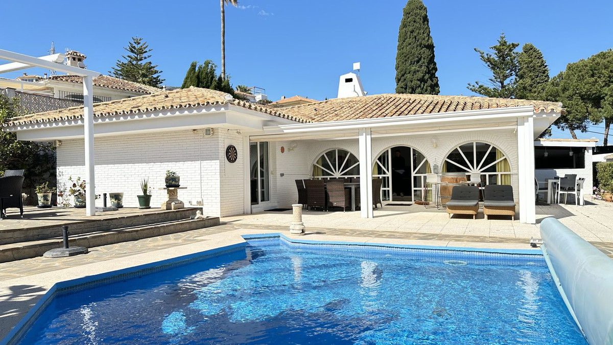 4 Bedroom Detached Villa For Sale Torreblanca, Costa del Sol - HP4719163